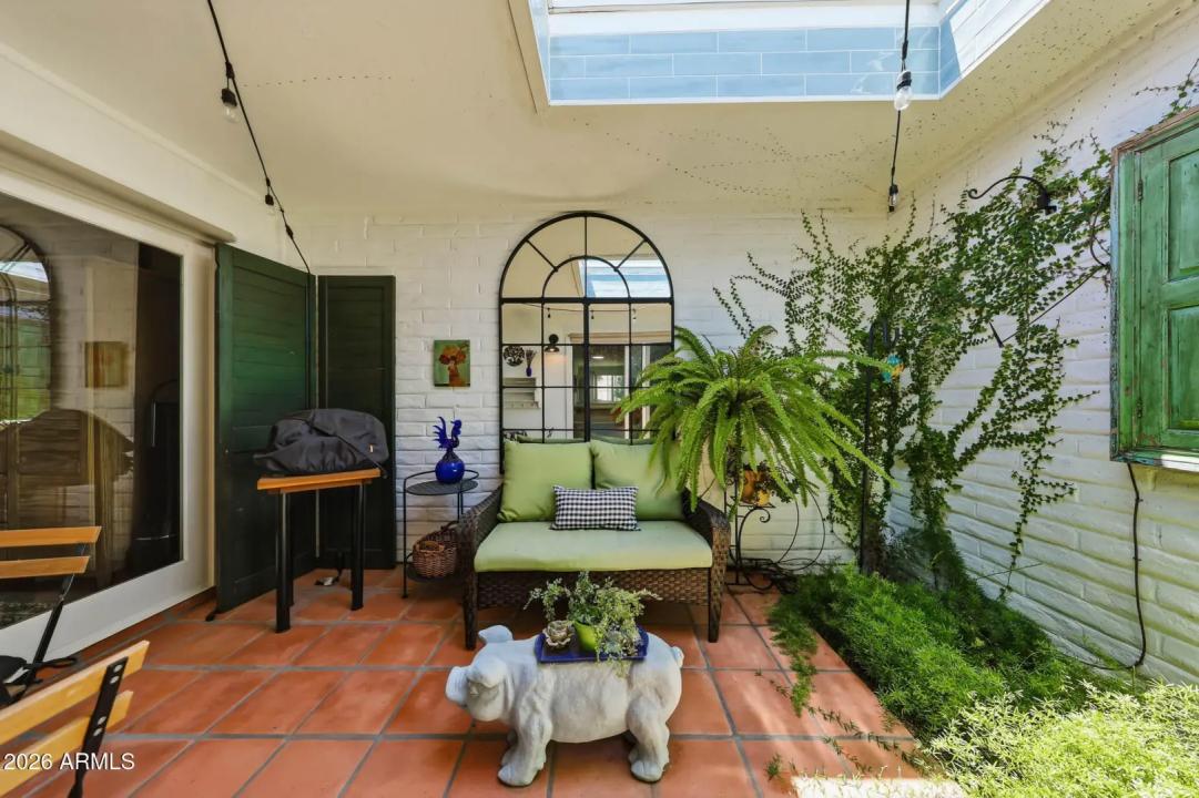 Real Estate Picture 8