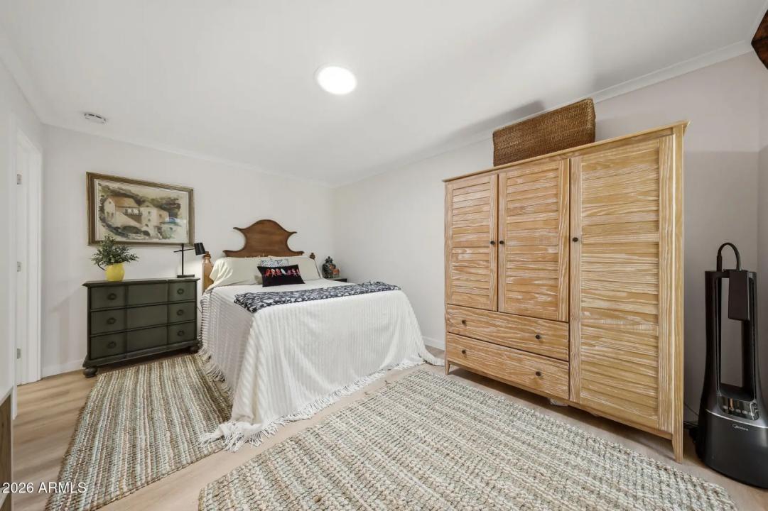 Real Estate Picture 9