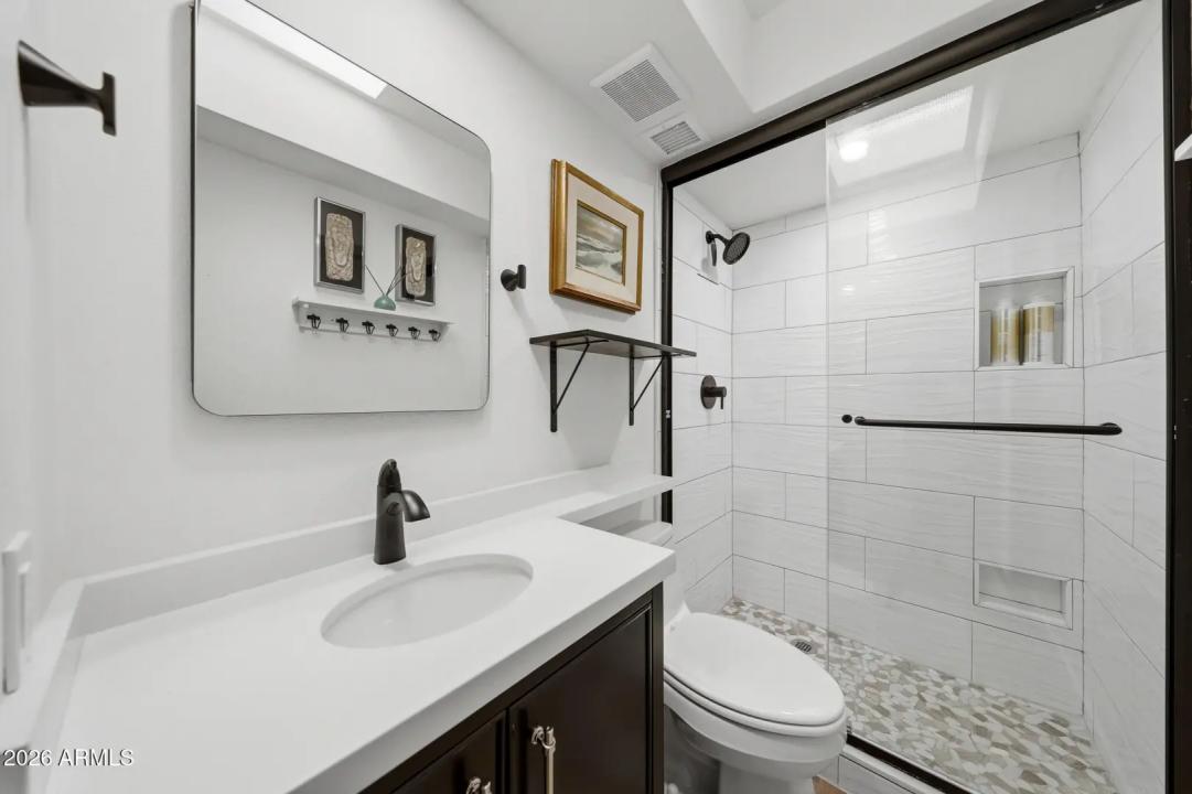Real Estate Picture 11