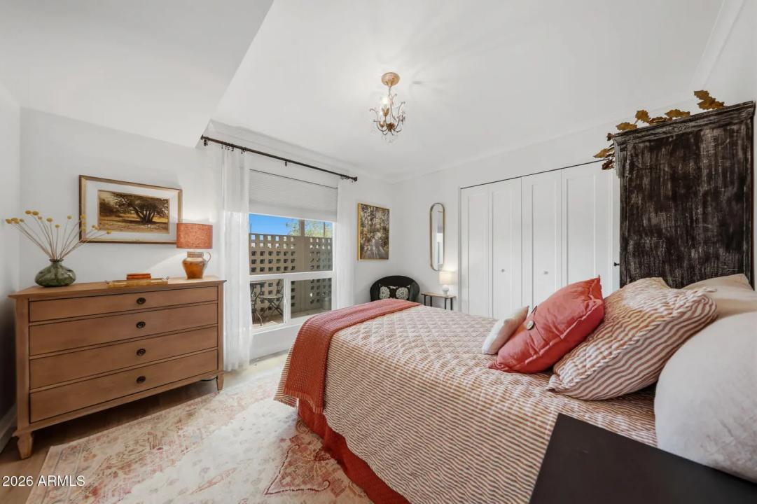 Real Estate Picture 12