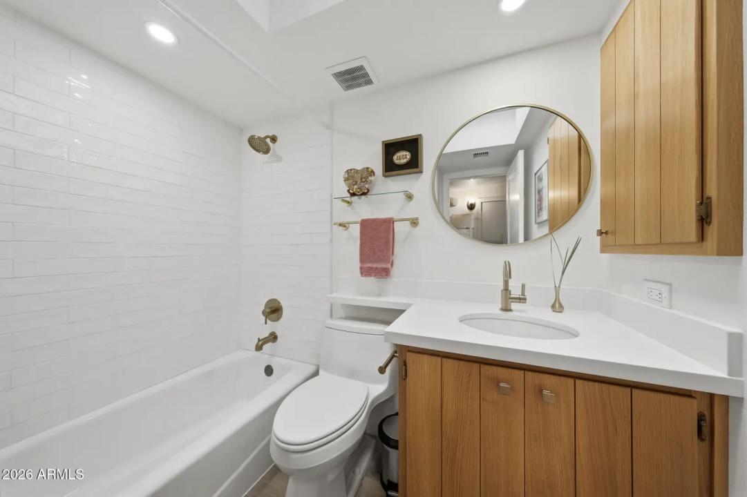 Real Estate Picture 14