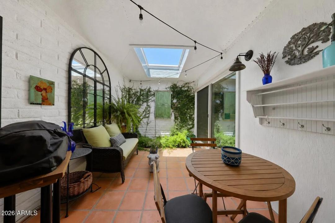 Real Estate Picture 7