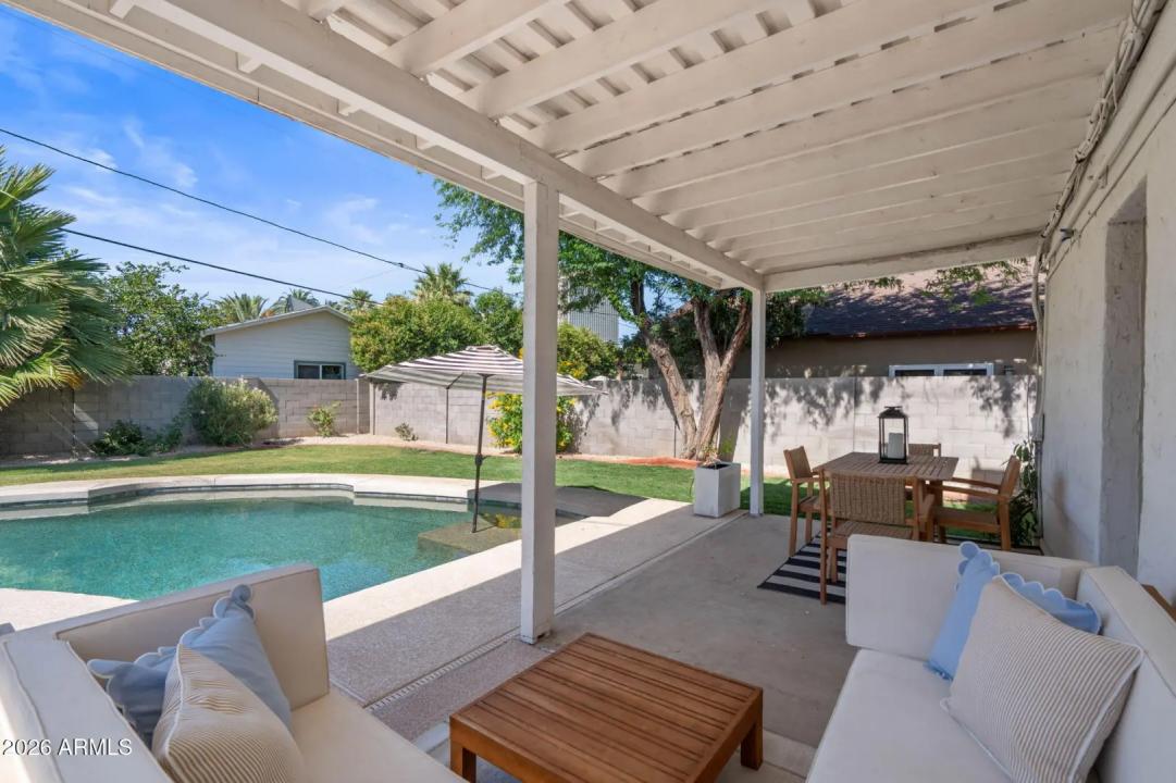 Real Estate Picture 5