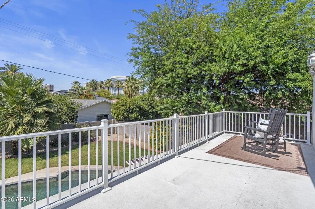 Real Estate Picture 6