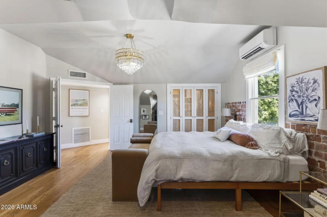 Real Estate Picture 14