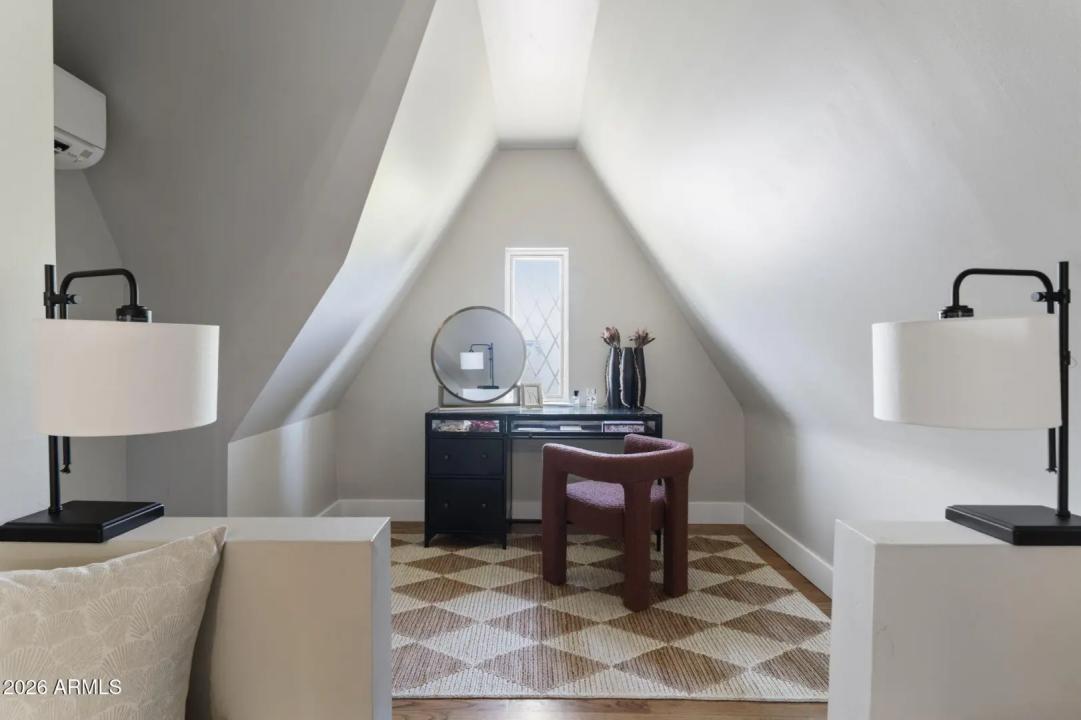 Real Estate Picture 15