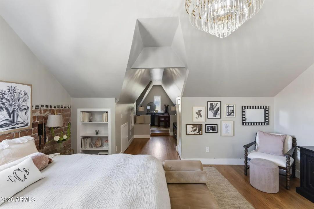 Real Estate Picture 13