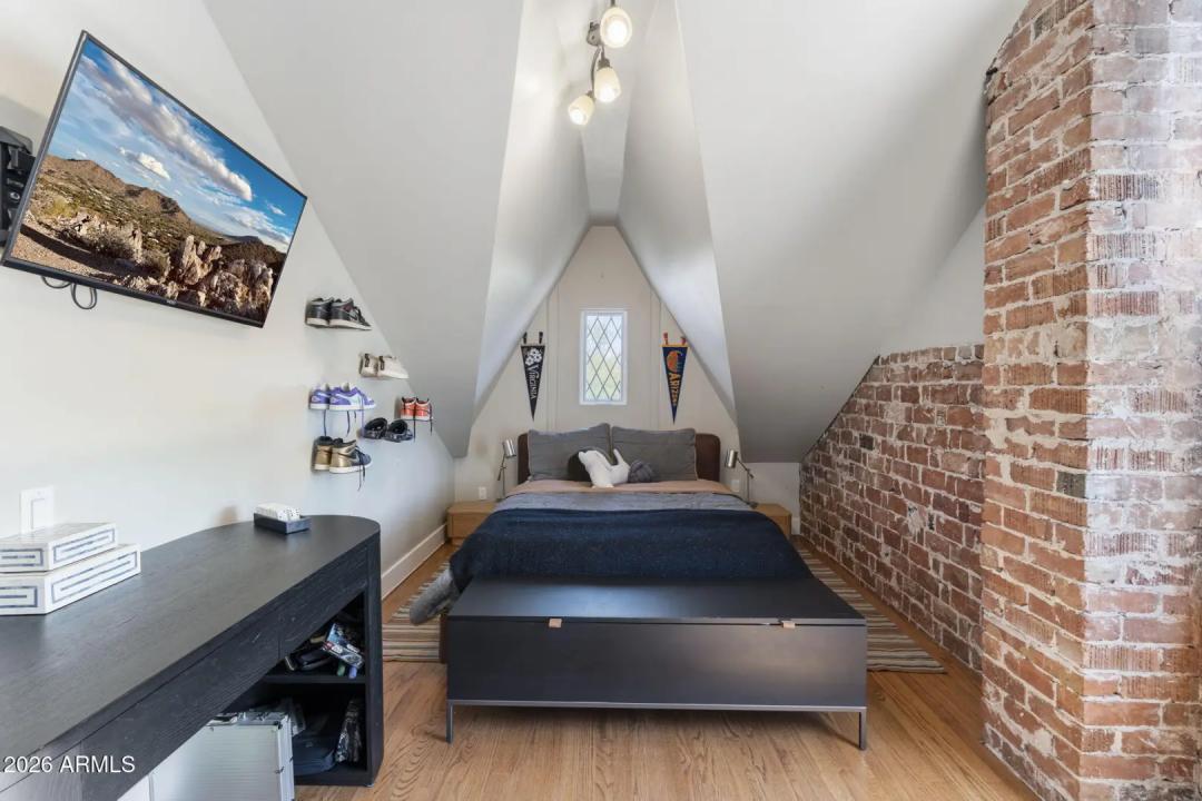 Real Estate Picture 17