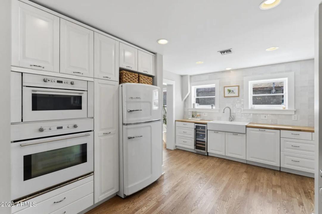 Real Estate Picture 7