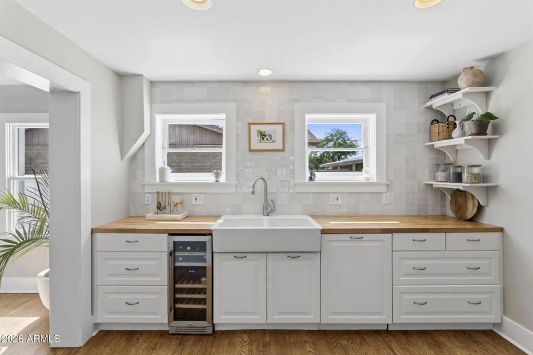 Real Estate Picture 8
