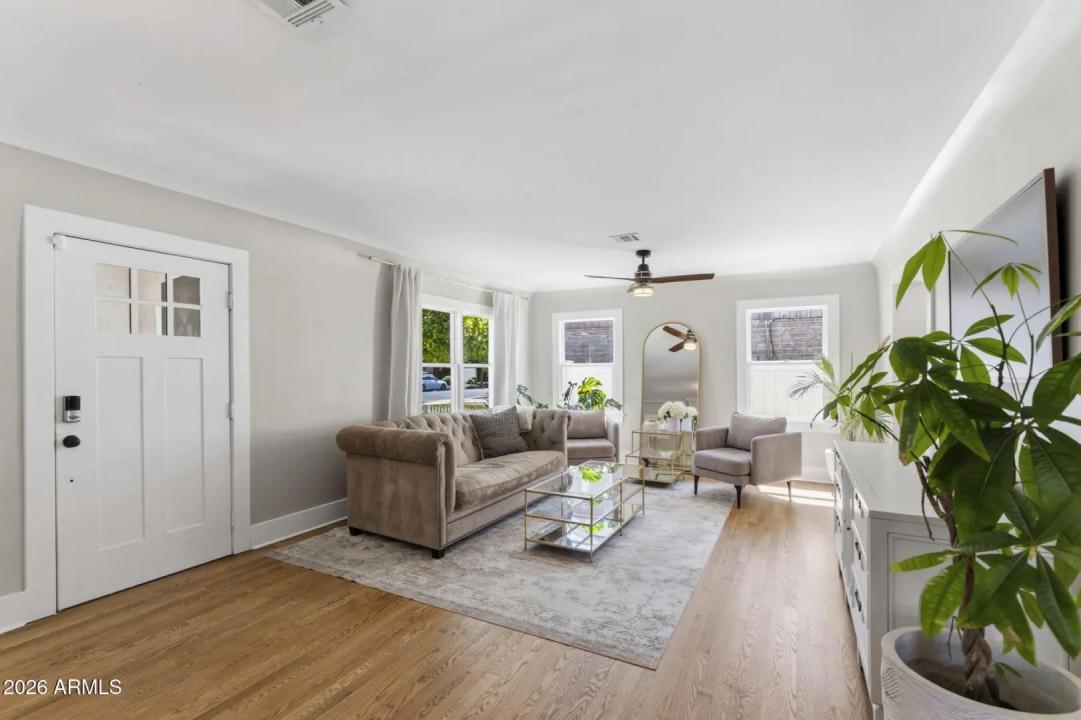 Real Estate Picture 11