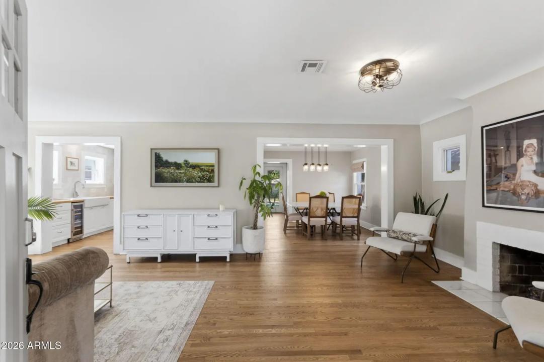 Real Estate Picture 12