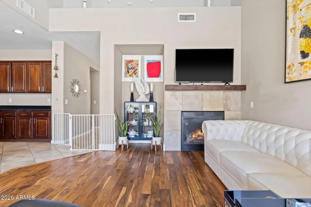 Real Estate Picture 11