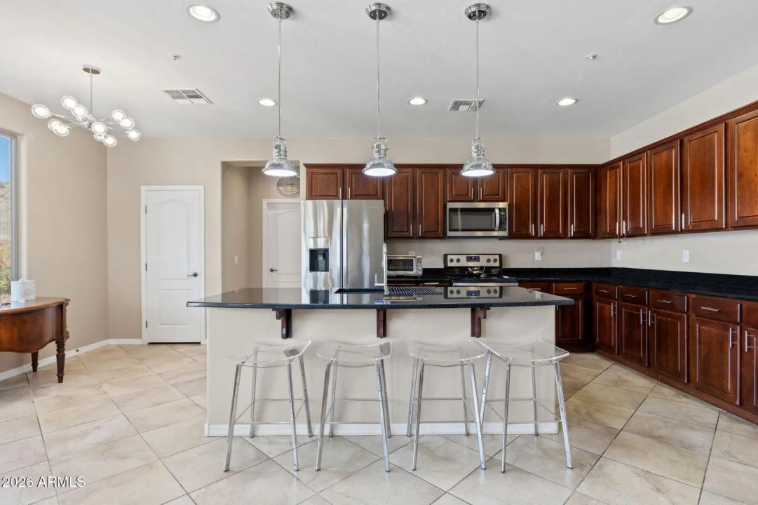 Real Estate Picture 14