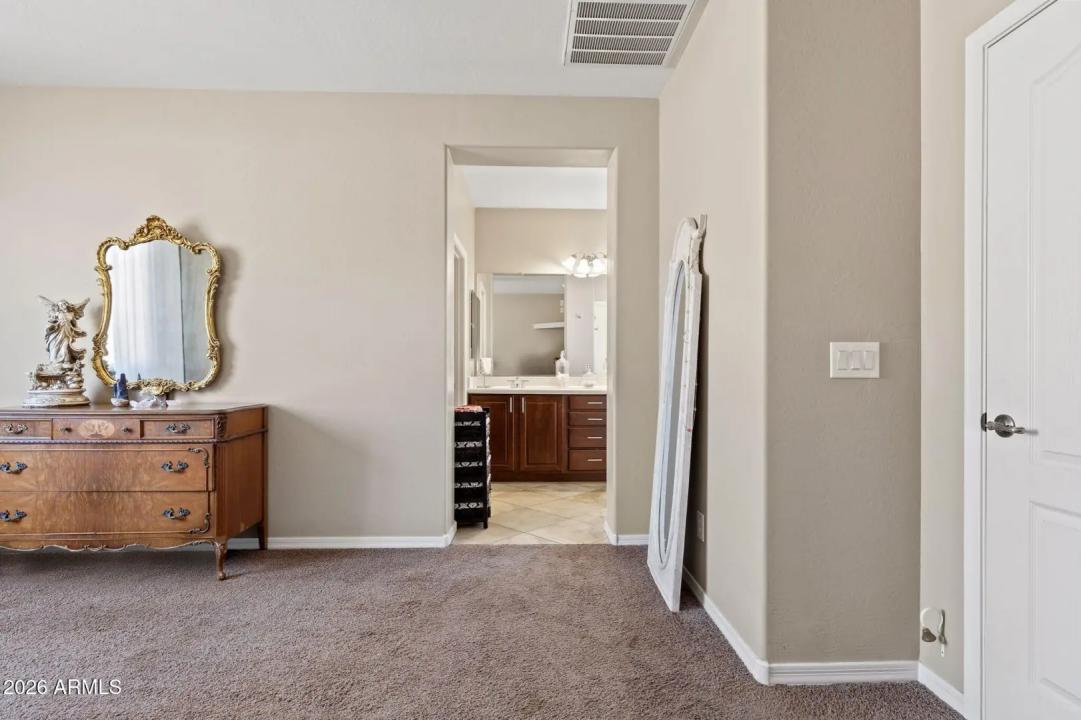 Real Estate Picture 24