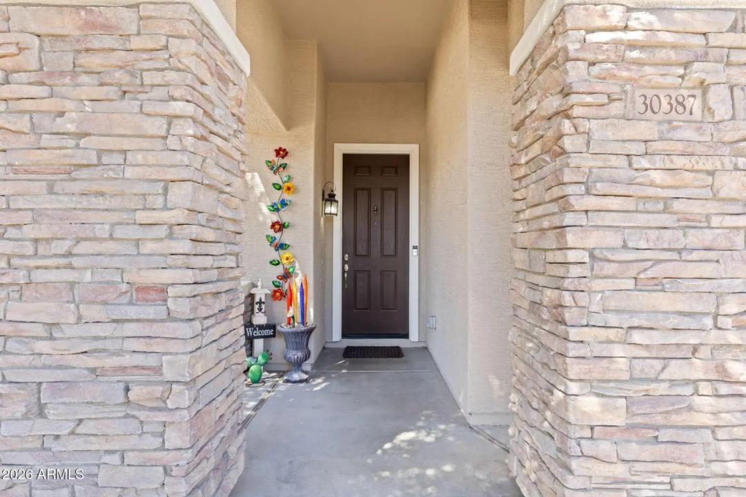 Real Estate Picture 3