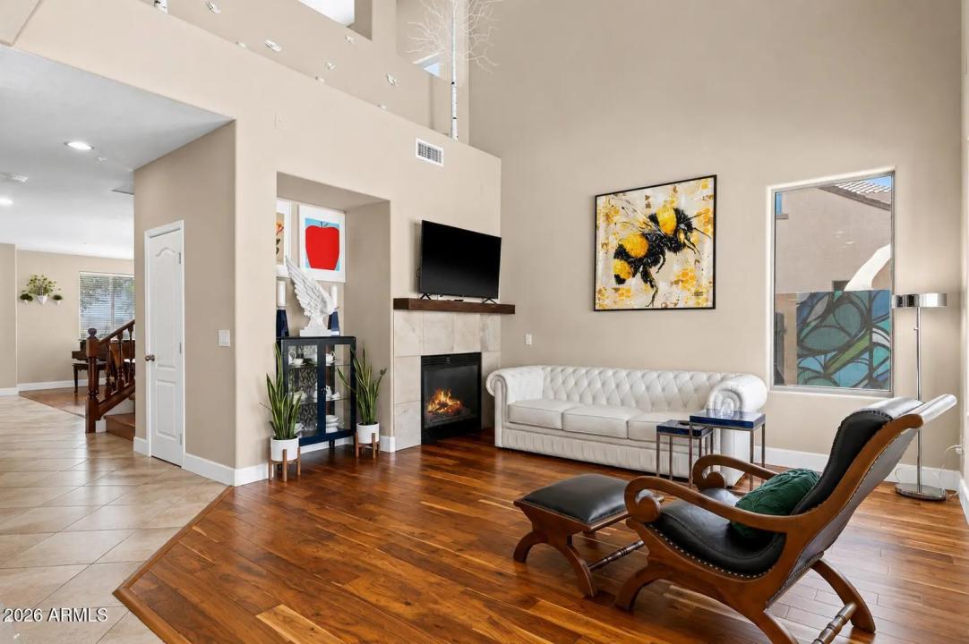 Real Estate Picture 11