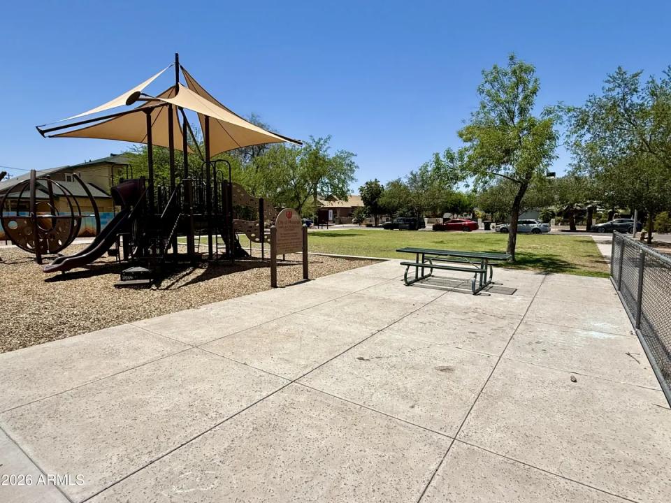 Real Estate Picture 22