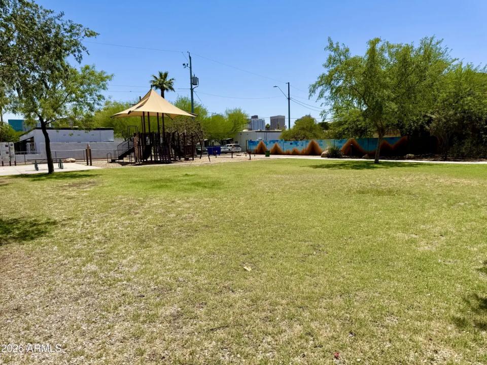 Real Estate Picture 23