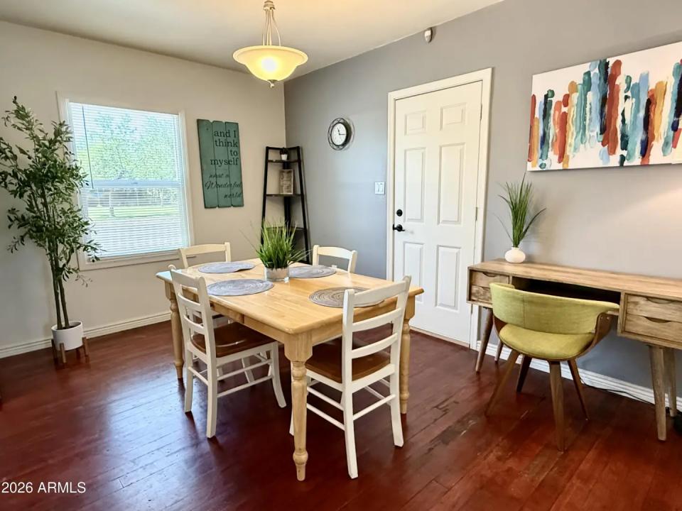 Real Estate Picture 12