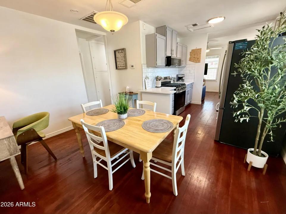 Real Estate Picture 11