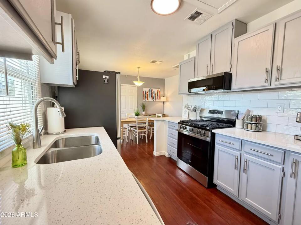 Real Estate Picture 9