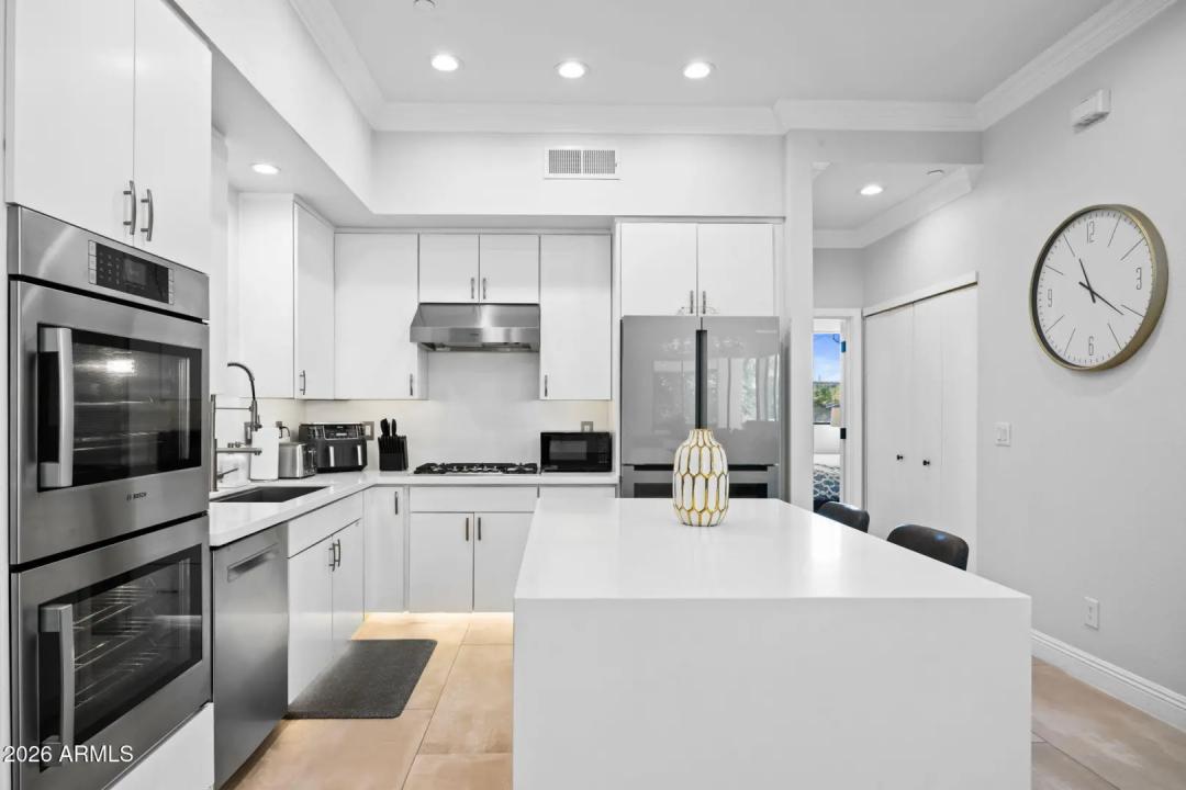 Real Estate Picture 6