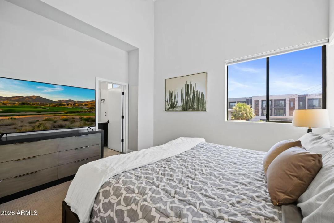 Real Estate Picture 11