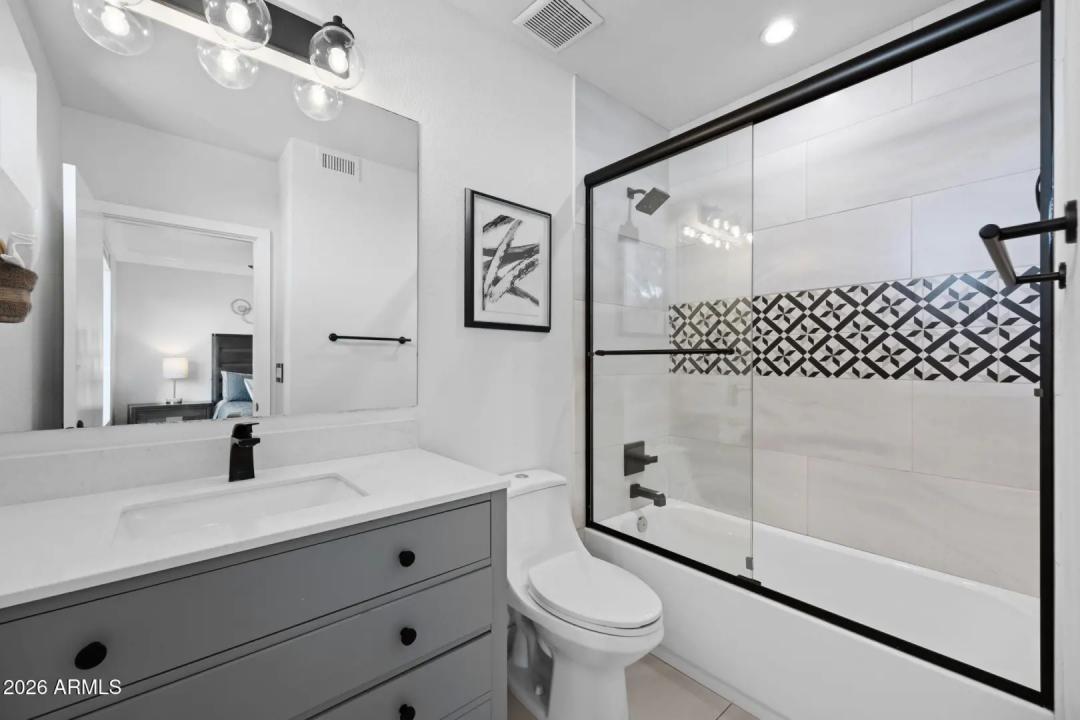 Real Estate Picture 14
