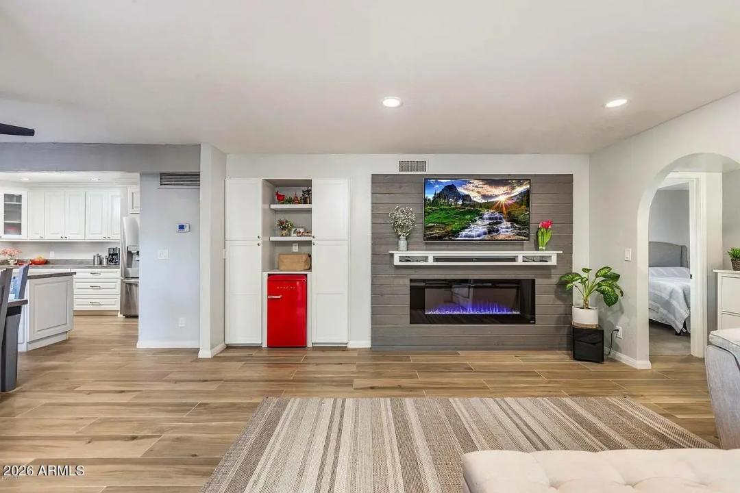 Real Estate Picture 6