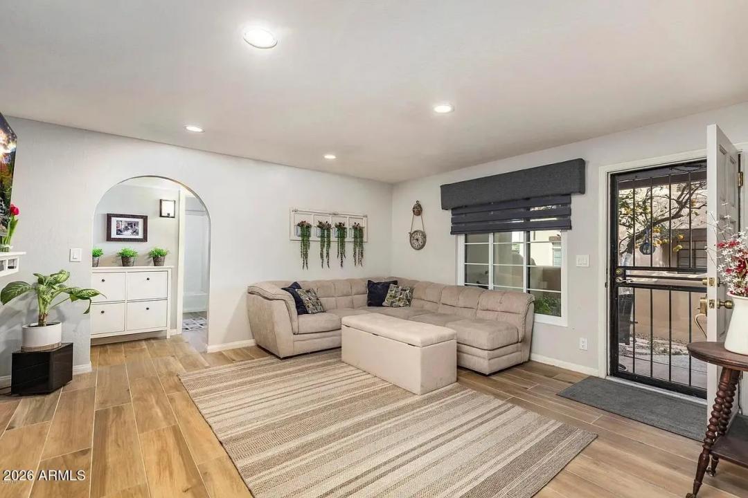 Real Estate Picture 10