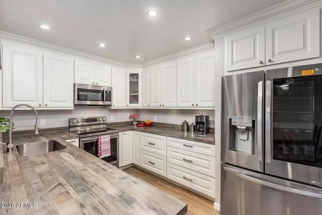 Real Estate Picture 3