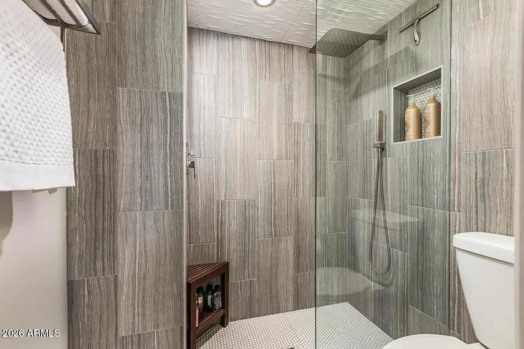 Real Estate Picture 16