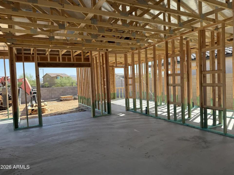 Real Estate Picture 3