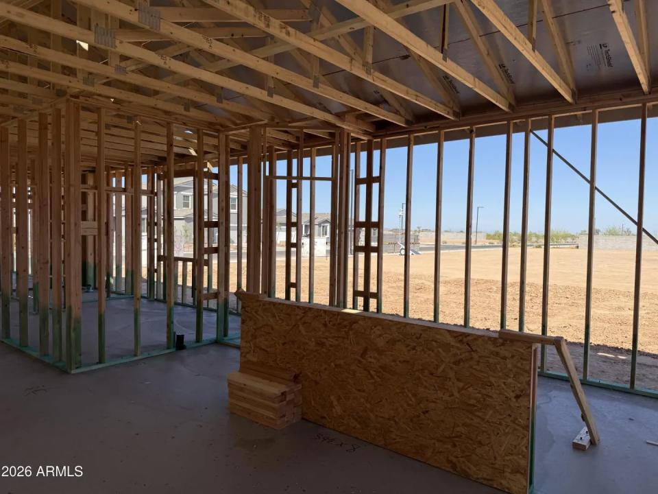 Real Estate Picture 4