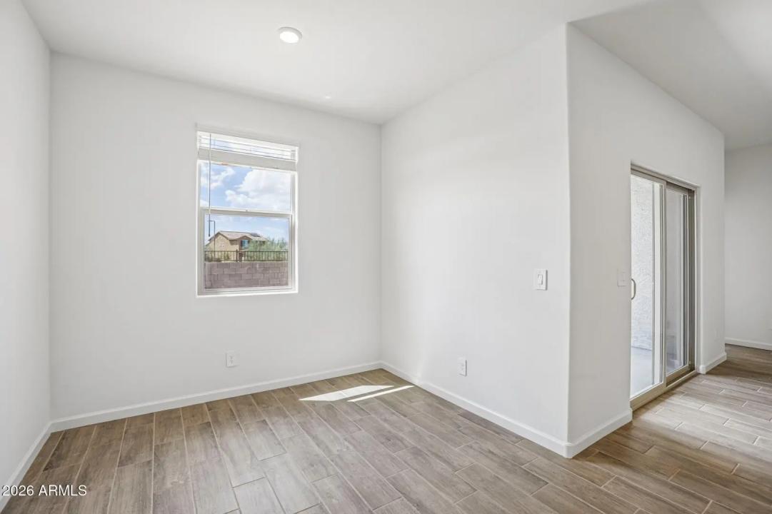 Real Estate Picture 5