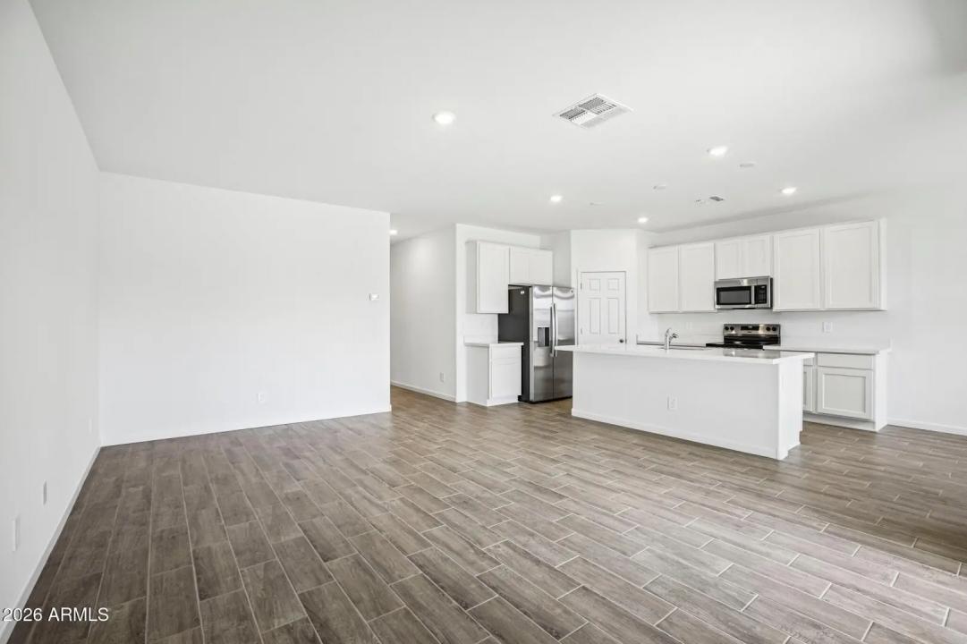 Real Estate Picture 7