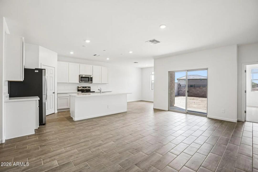 Real Estate Picture 8