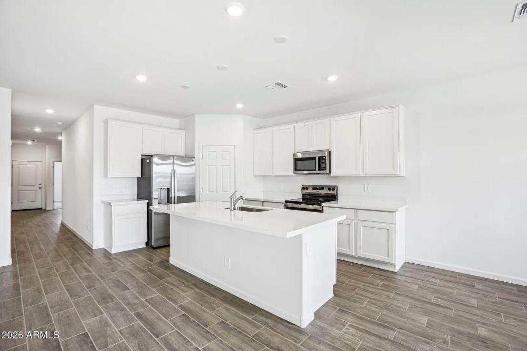 Real Estate Picture 9