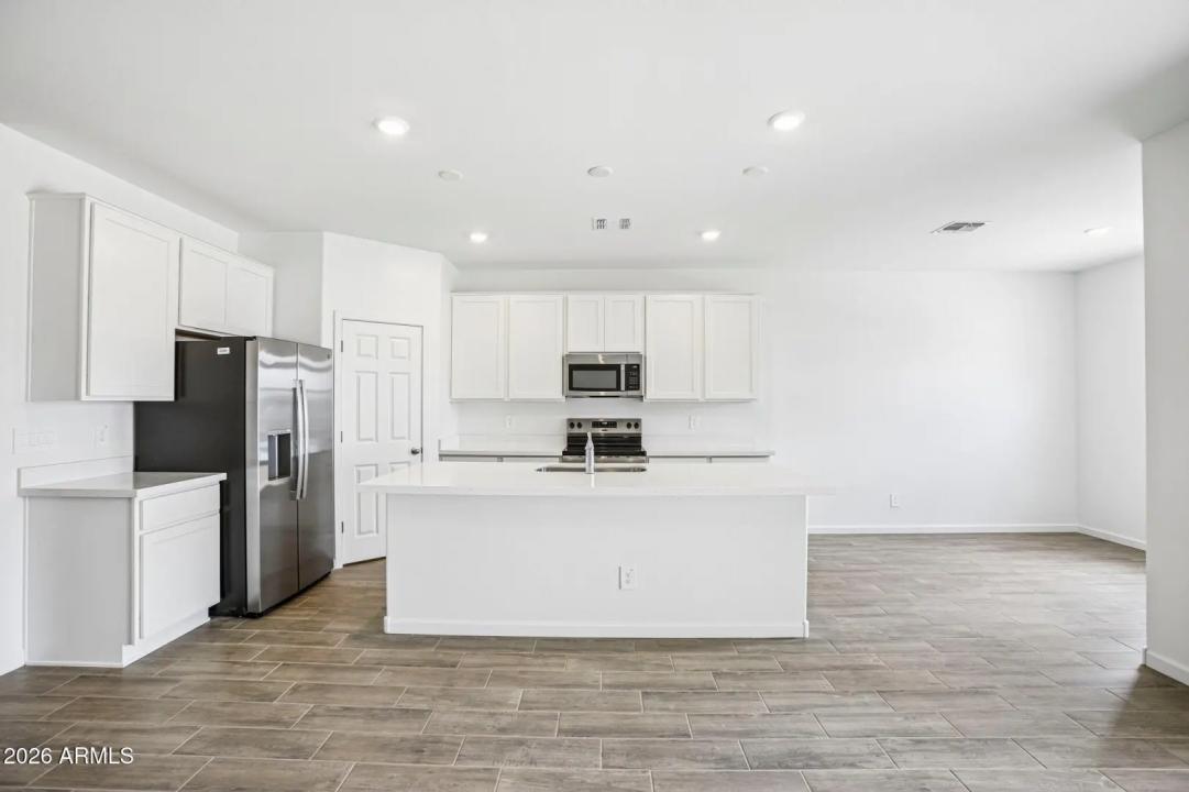 Real Estate Picture 10