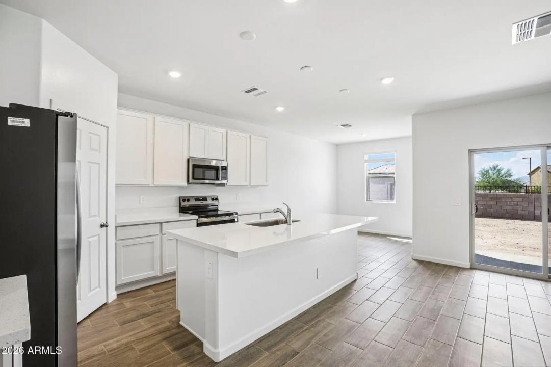 Real Estate Picture 11