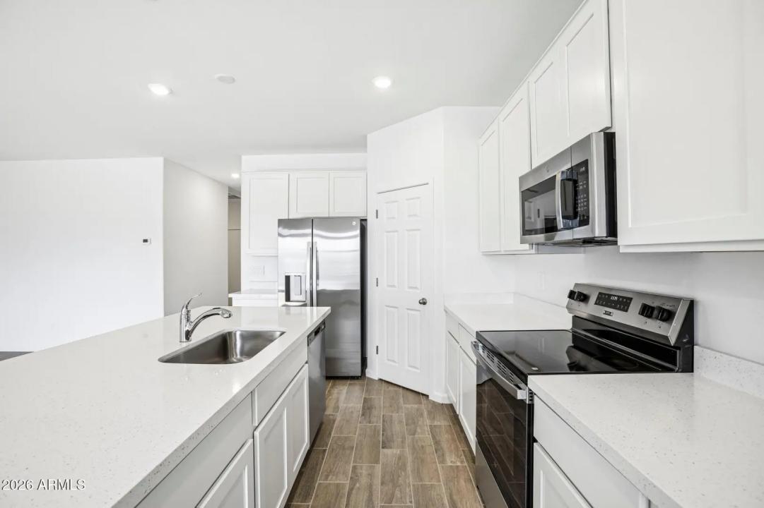 Real Estate Picture 14