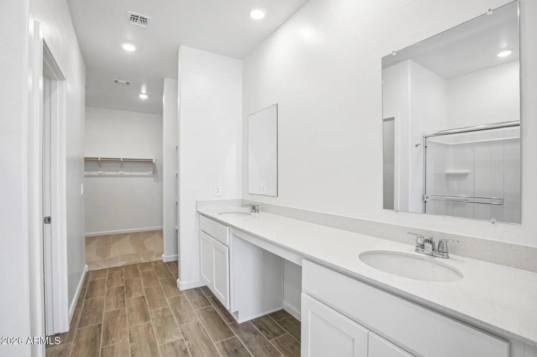 Real Estate Picture 17