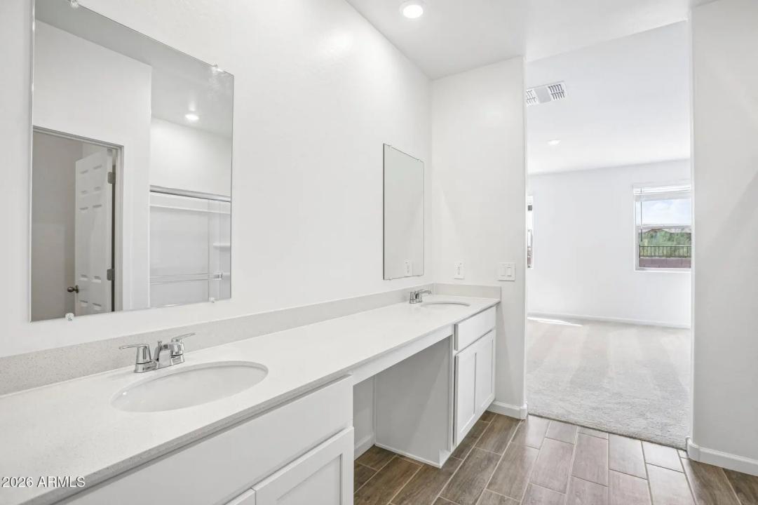 Real Estate Picture 19