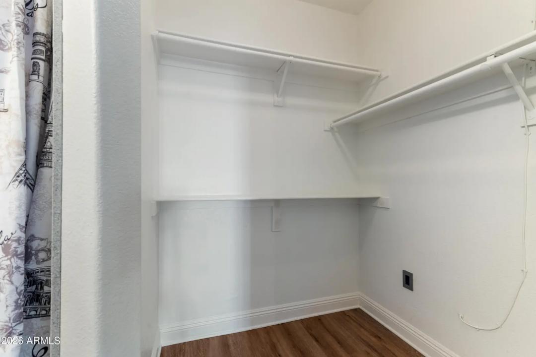 Real Estate Picture 11