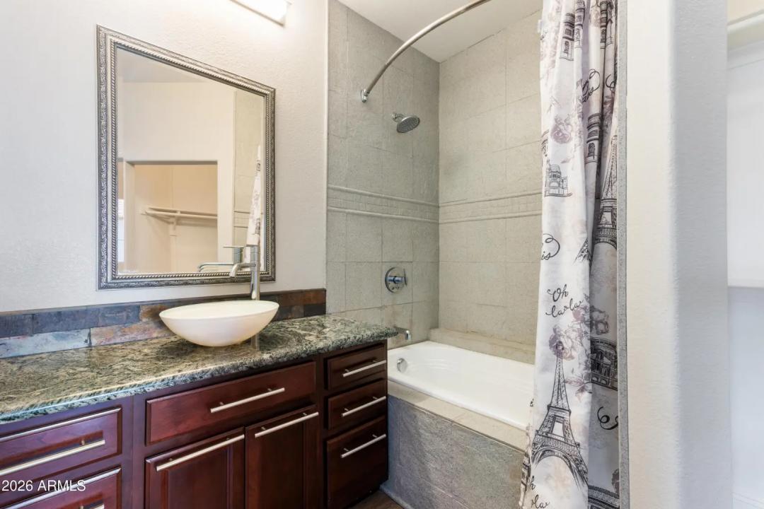 Real Estate Picture 12