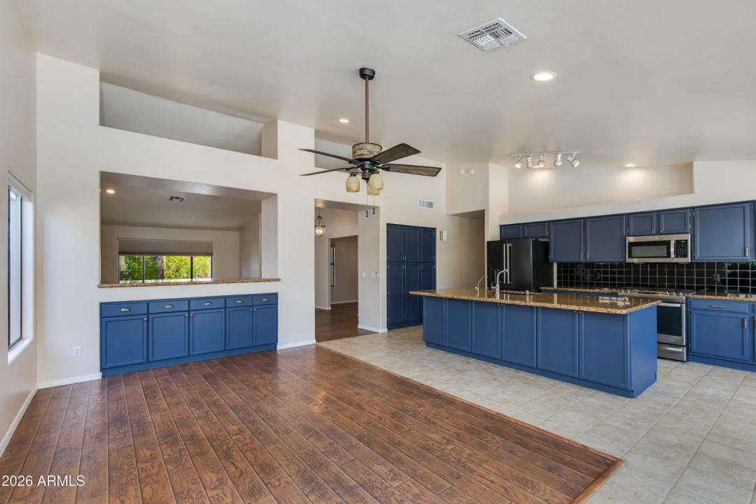Real Estate Picture 3
