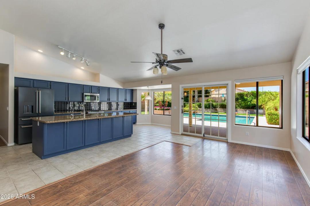Real Estate Picture 4