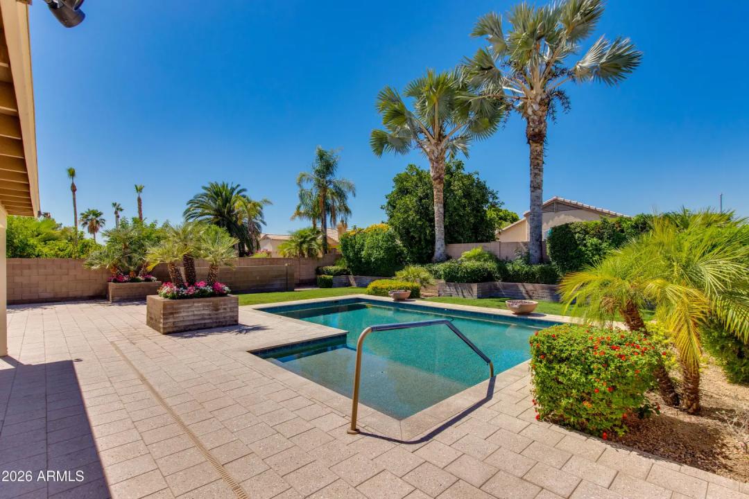 Real Estate Picture 16