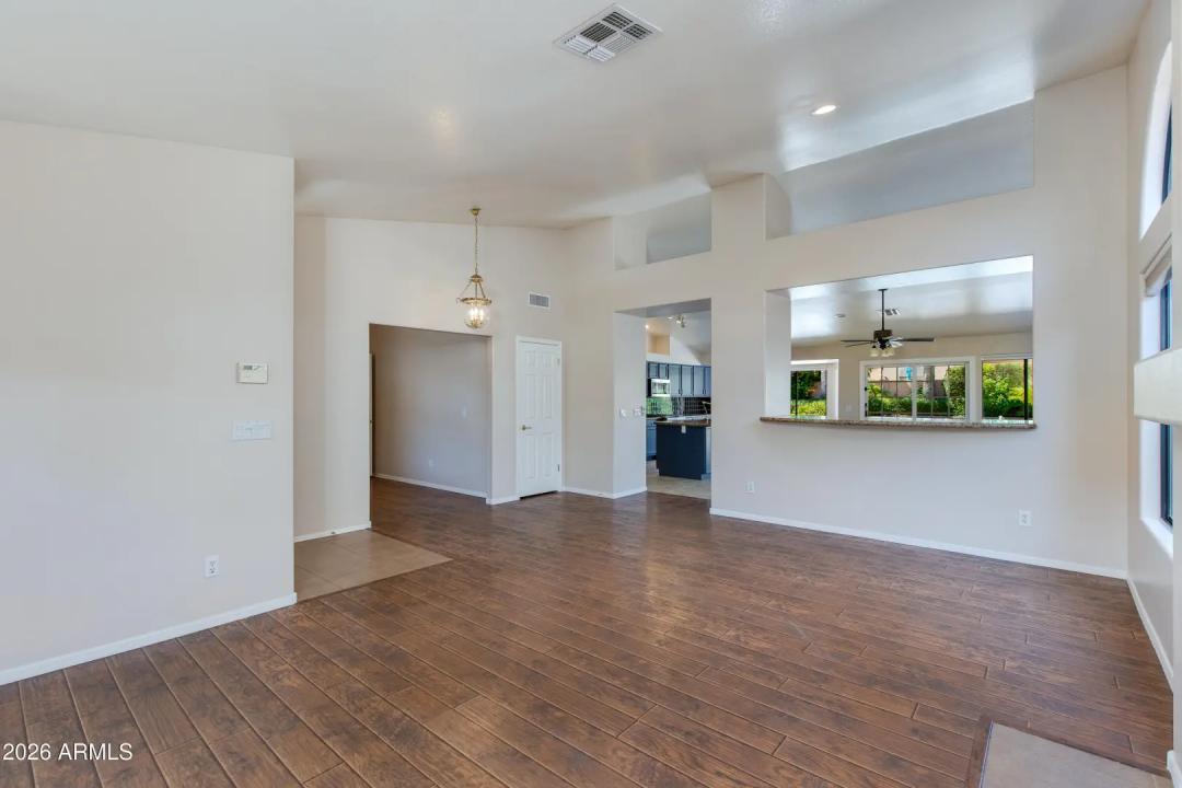 Real Estate Picture 8